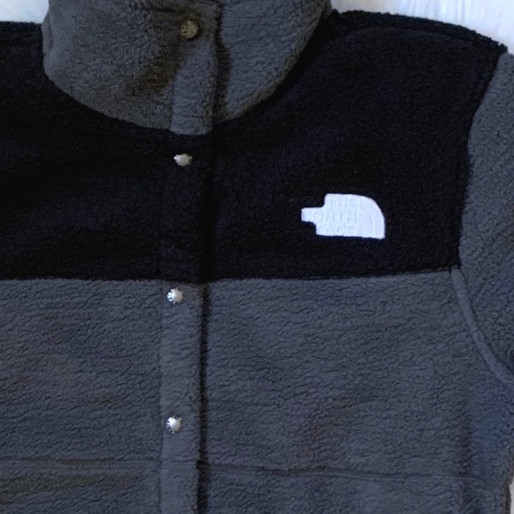 The North Face Women’s Gemma Fleece Jacket RTO - Picture 3 of 8